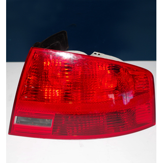 Original Audi Rückleuchte Heckleuchte A4 von Hella RECHTS 8E5 945 096 A